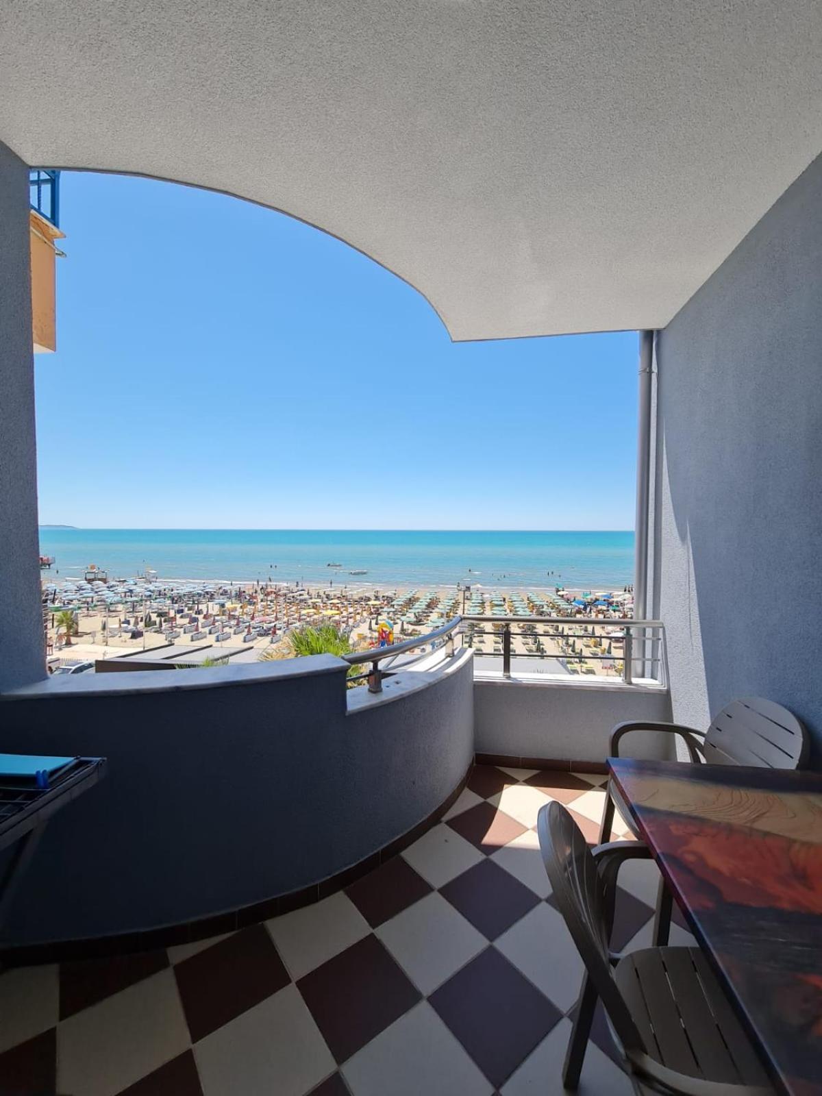 Sazani & Hotel Durrës