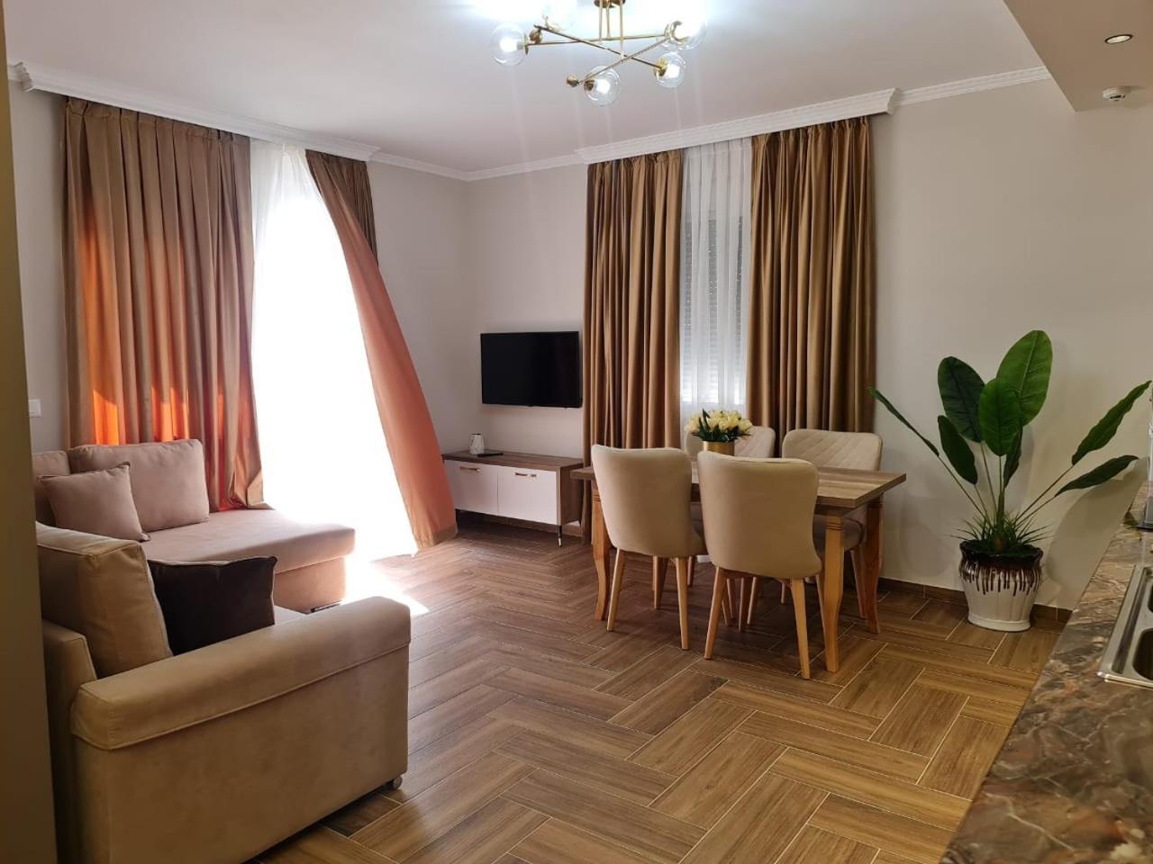 Hotel Sazani &