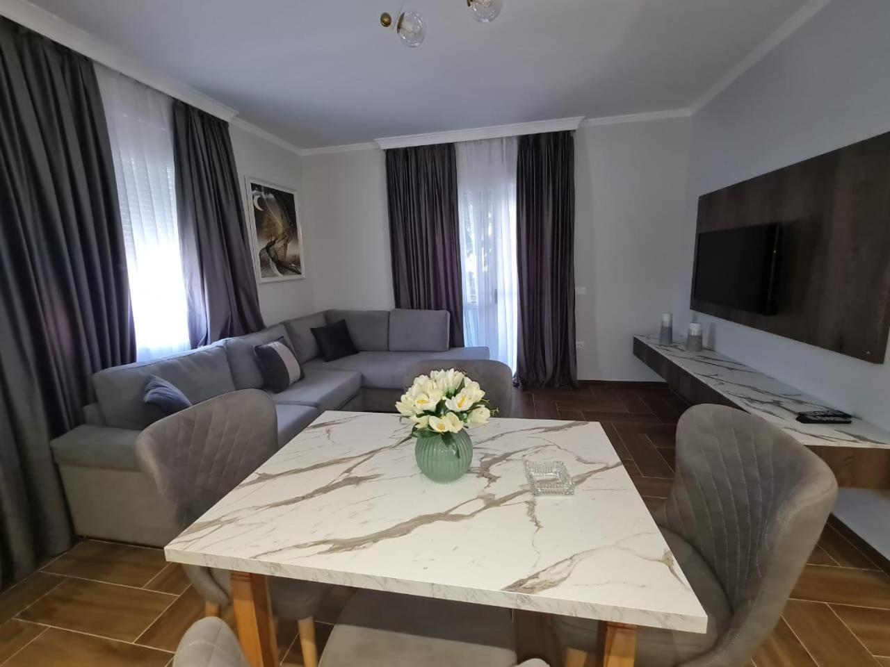 Sazani & Hotel Durrës