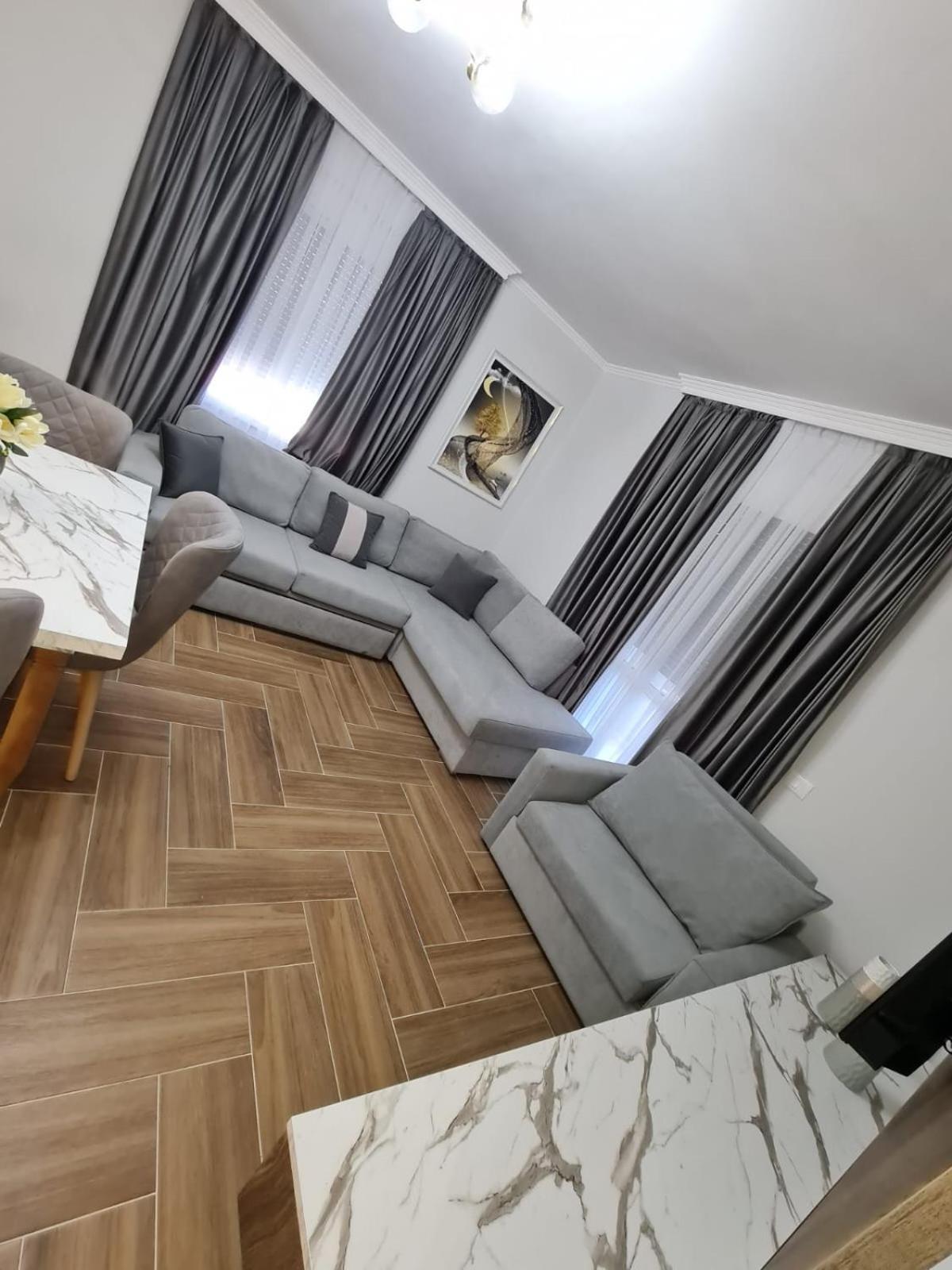 Hotel Sazani & *