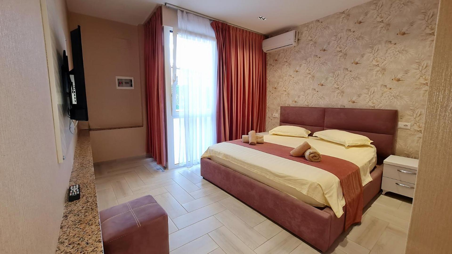 Hotel Sazani & *