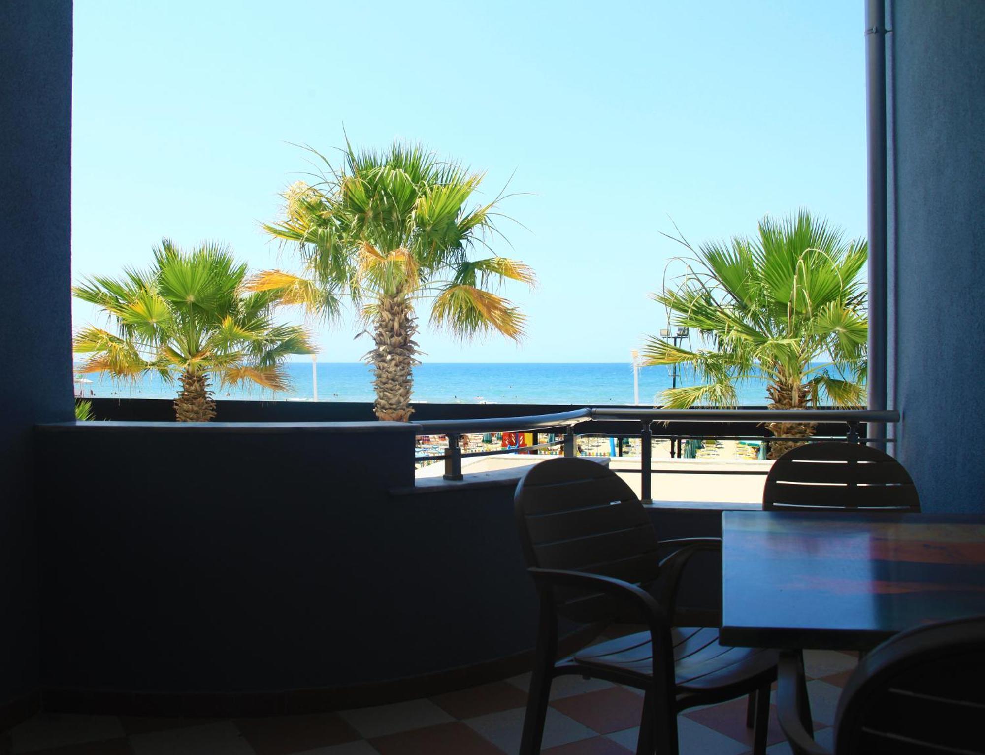 Sazani & Hotel Durrës